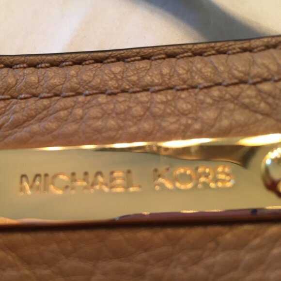 Michael Kors Moxley Crossbody Bag - Picture 5 of 7